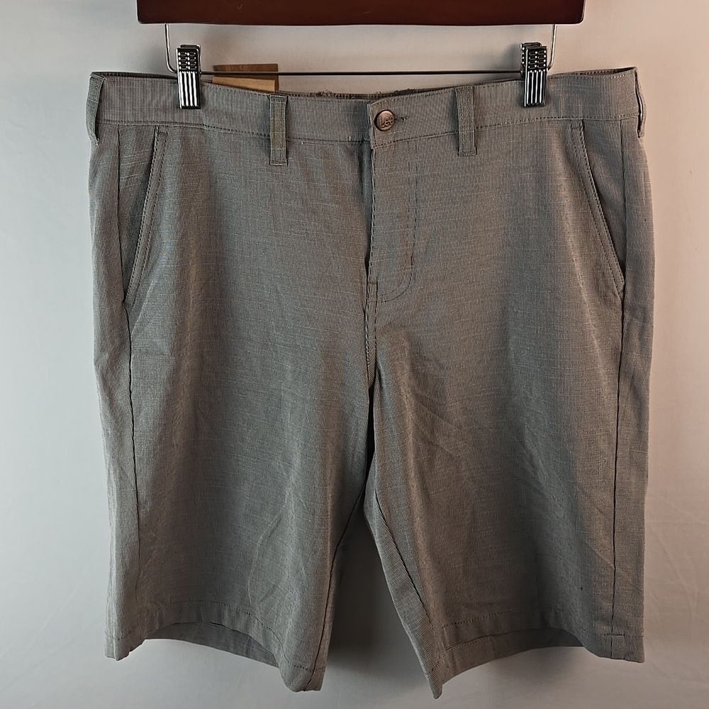 Lee Dungarees Gray Chino Cargo Men's Shorts Sz 36 Golf Casual Coastal Leisure